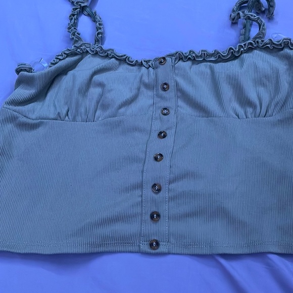 Green and brown crop - Picture 1 of 2